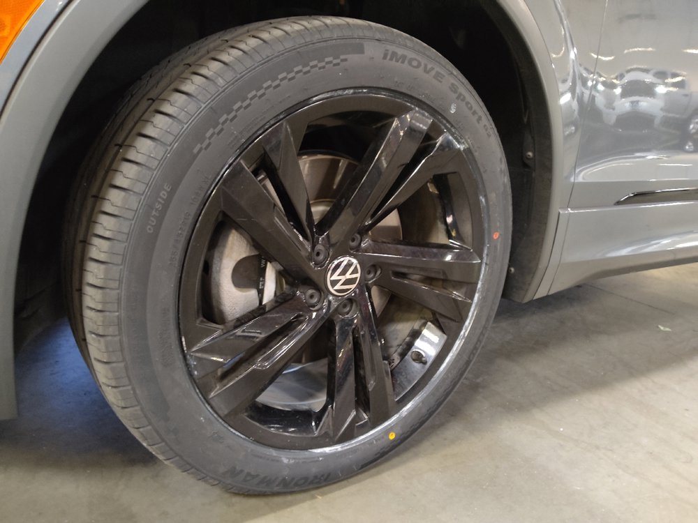 Used 2023 Volkswagen Tiguan SE R-Line FWD image 31