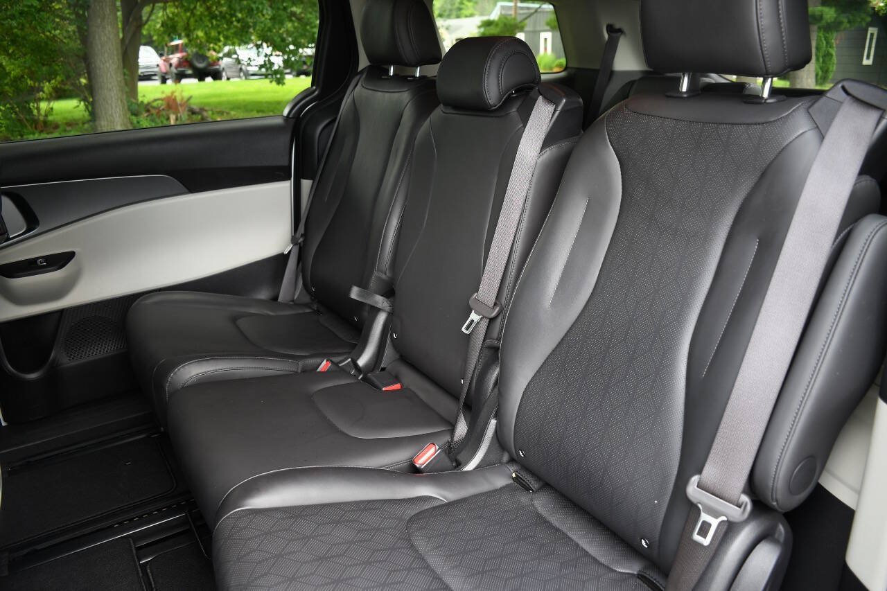 Used 2024 Kia Carnival LX FWD image 20