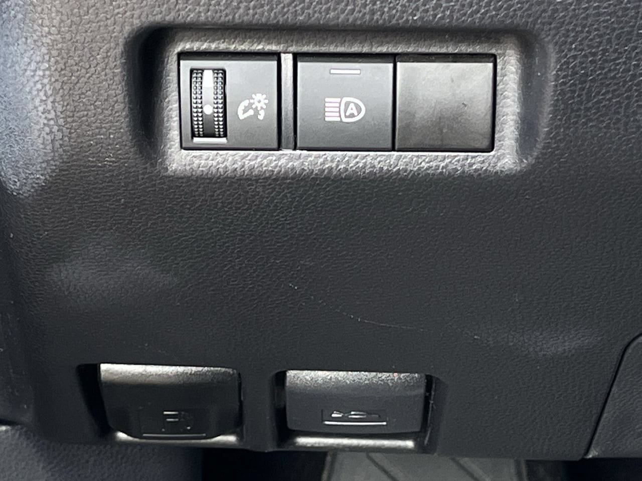 Used 2025 Toyota RAV4 XLE FWD image 20