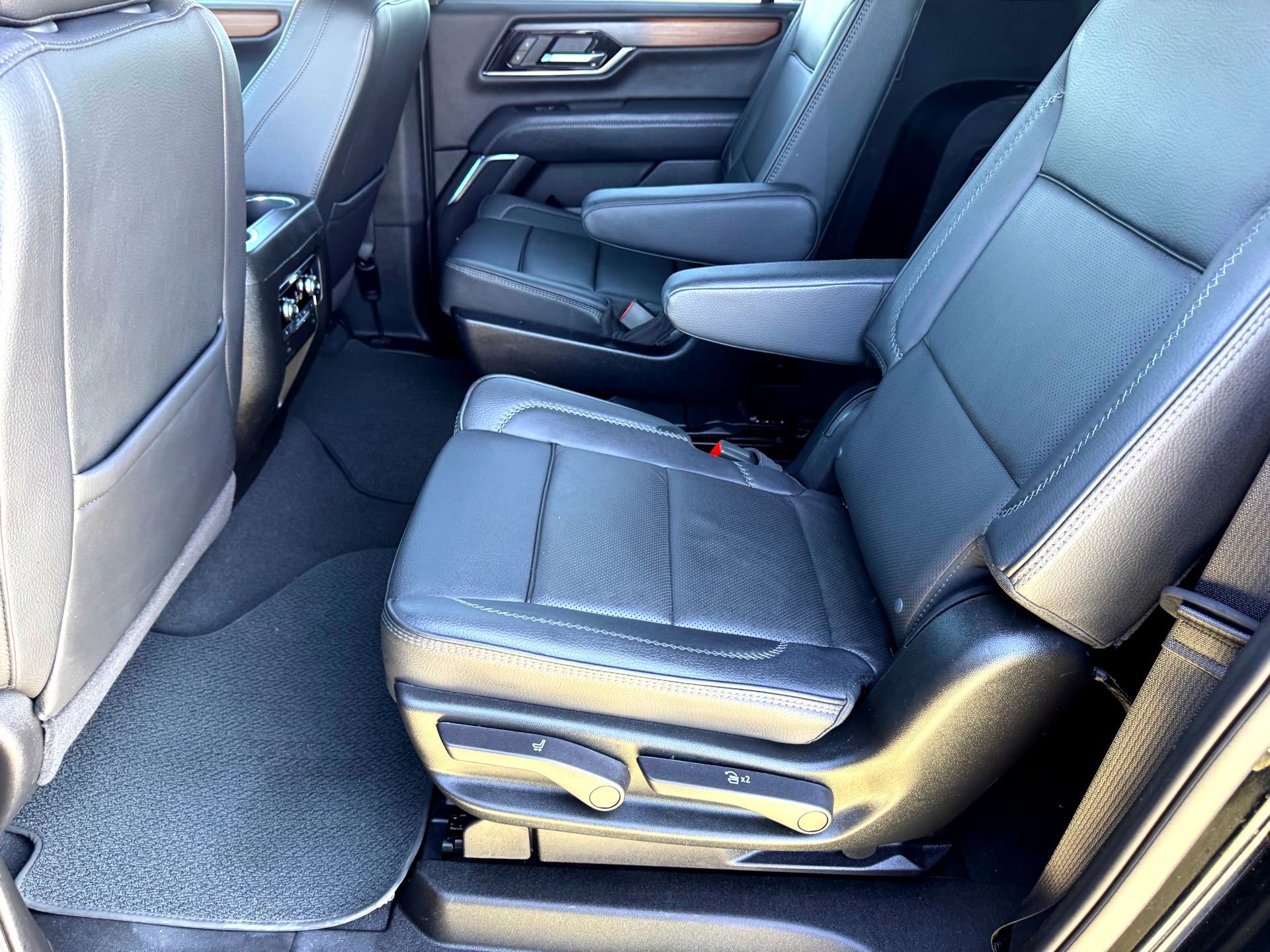 Used 2025 GMC Yukon XL Denali image 20