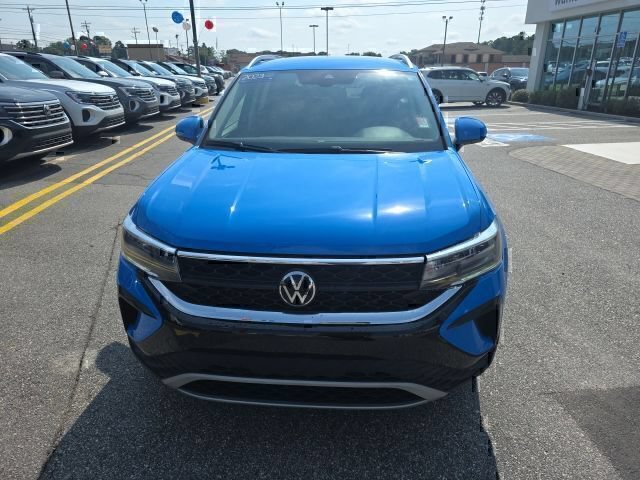 Certified 2023 Volkswagen Taos SE w/ Black Wheel Package FWD image 7