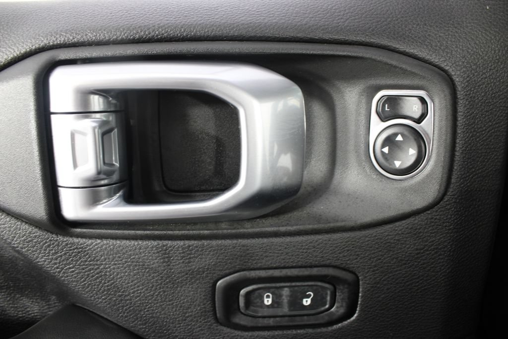 Used 2025 Jeep Wrangler Unlimited Sahara AWD/4WD image 14
