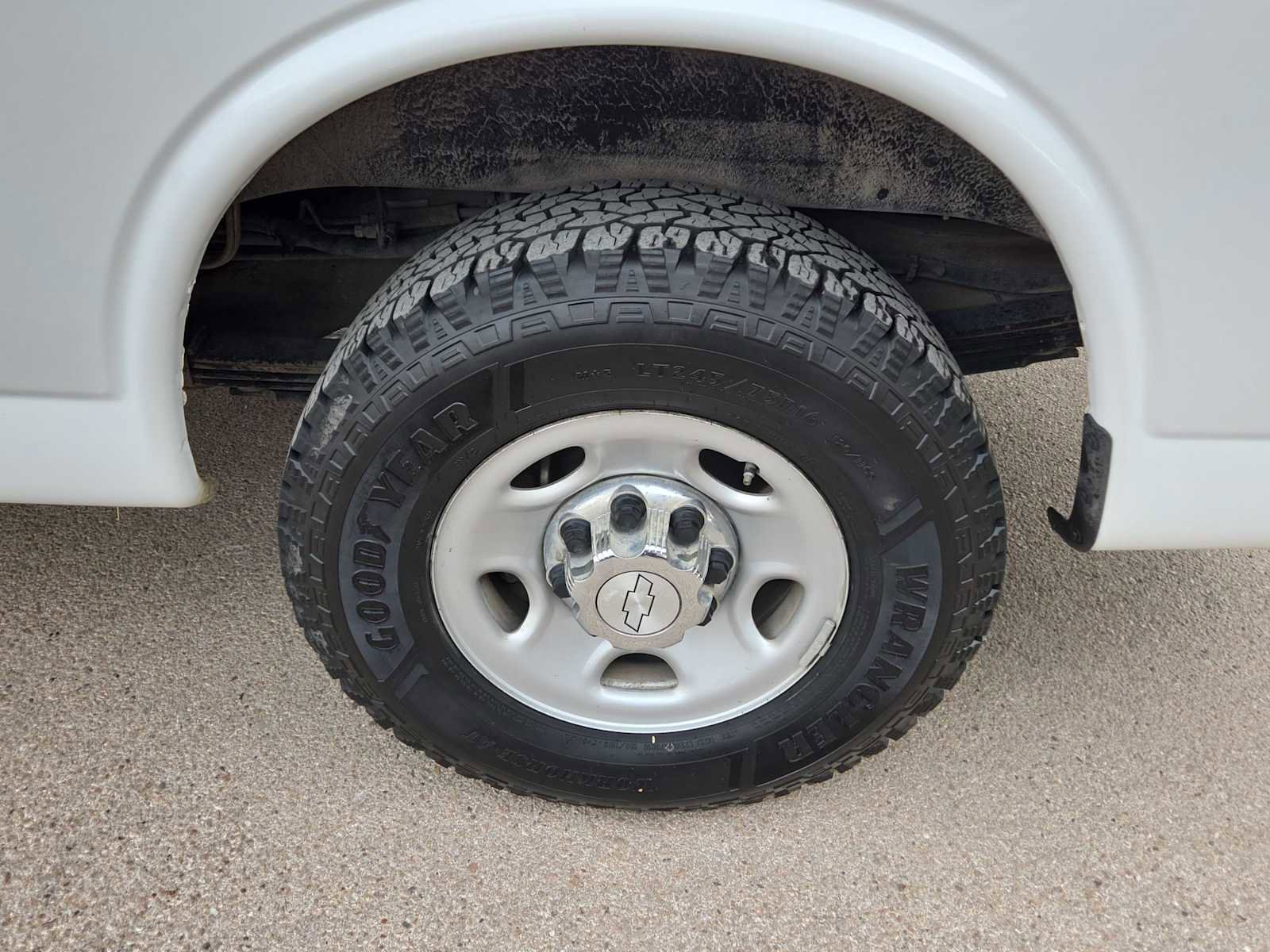 Used 2017 Chevrolet Express 3500 LT w/ LT Preferred Equipment Group image 8