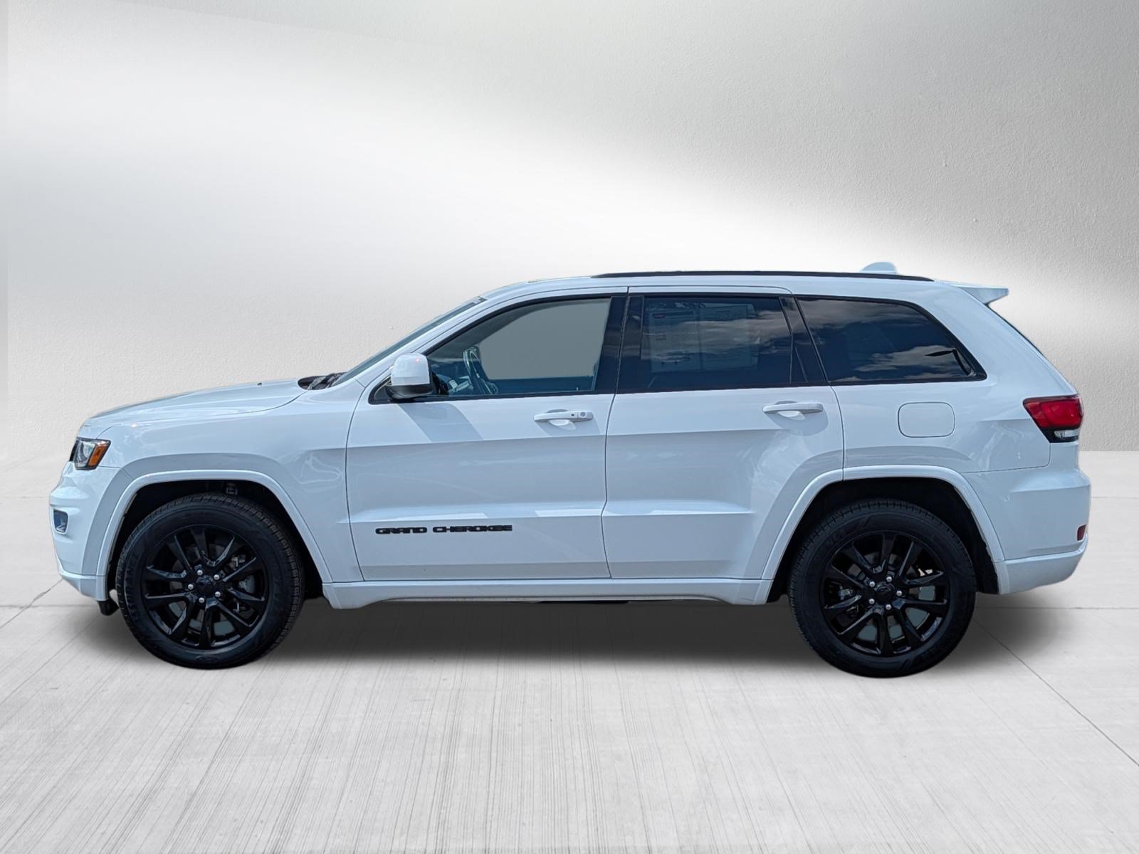 Used 2021 Jeep Grand Cherokee Laredo X AWD/4WD image 4