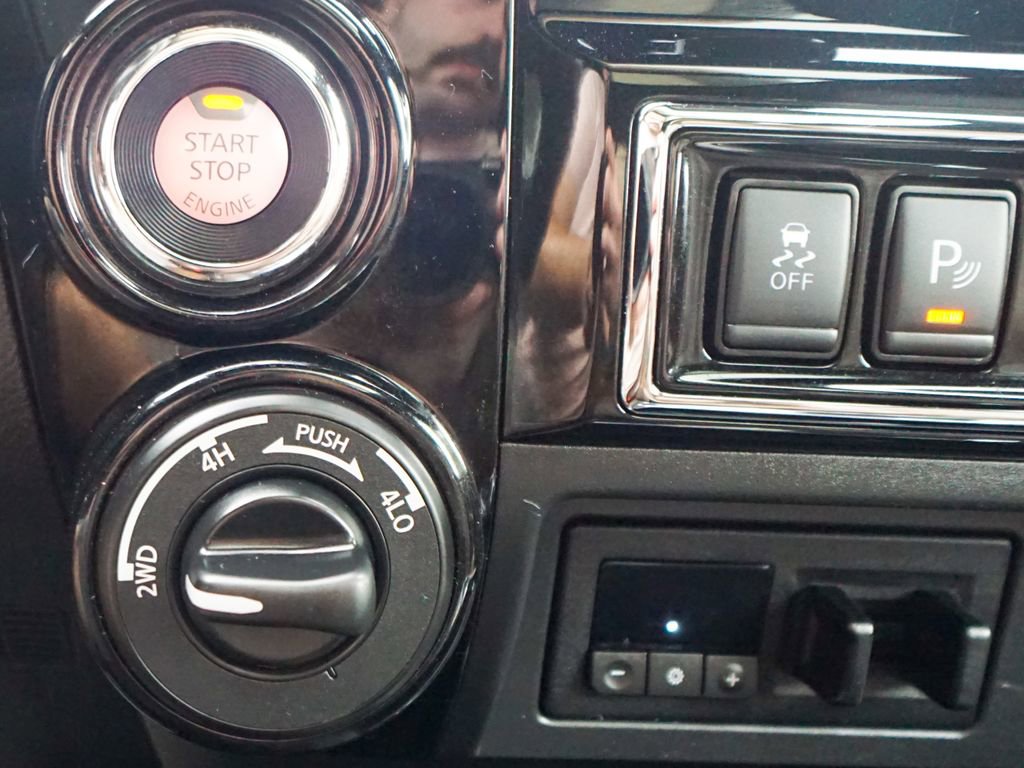 Used 2021 Nissan Titan Platinum Reserve w/ Moonroof Package image 26