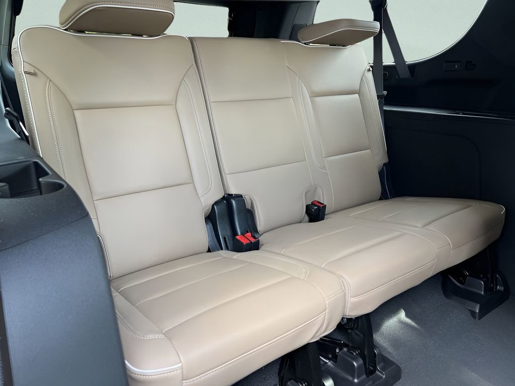 Used 2024 Chevrolet Suburban Premier image 28