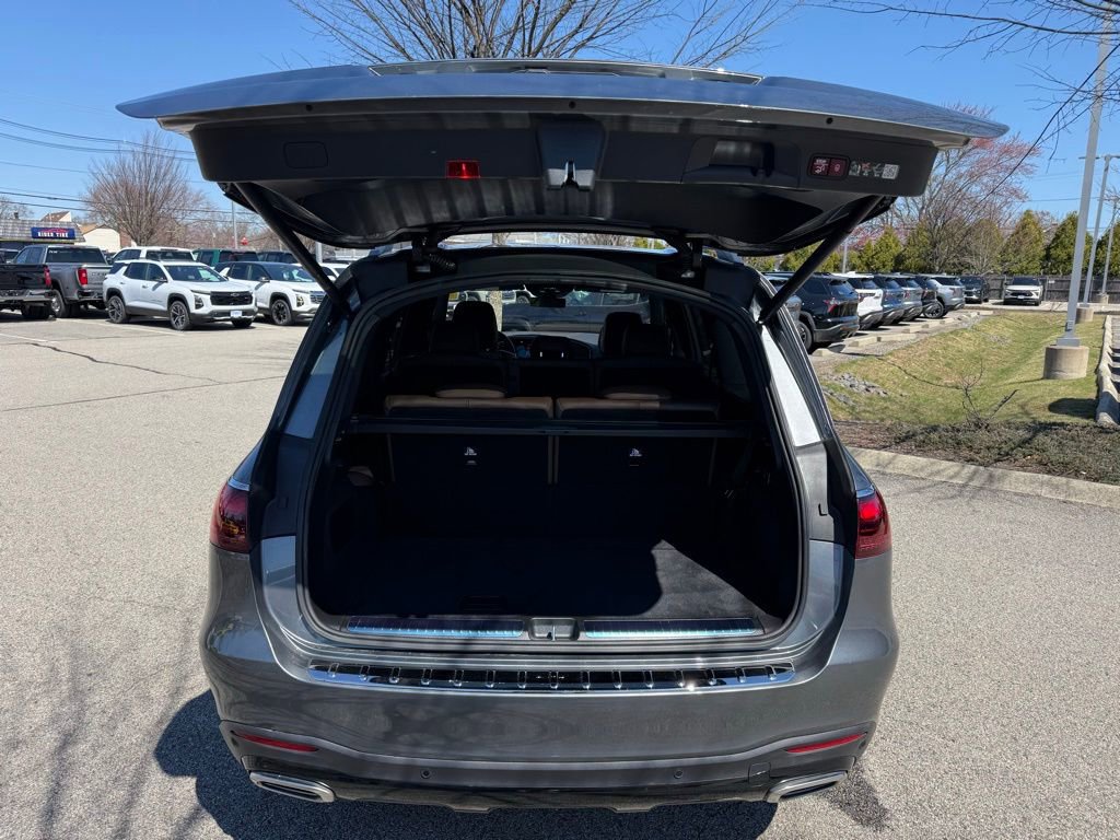 Used 2025 Mercedes-Benz GLS 580 4MATIC image 10