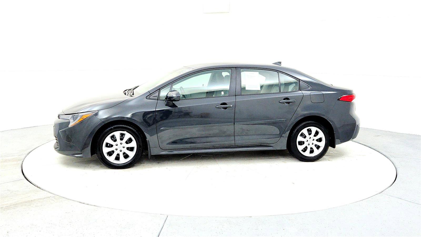 Certified 2025 Toyota Corolla LE image 3