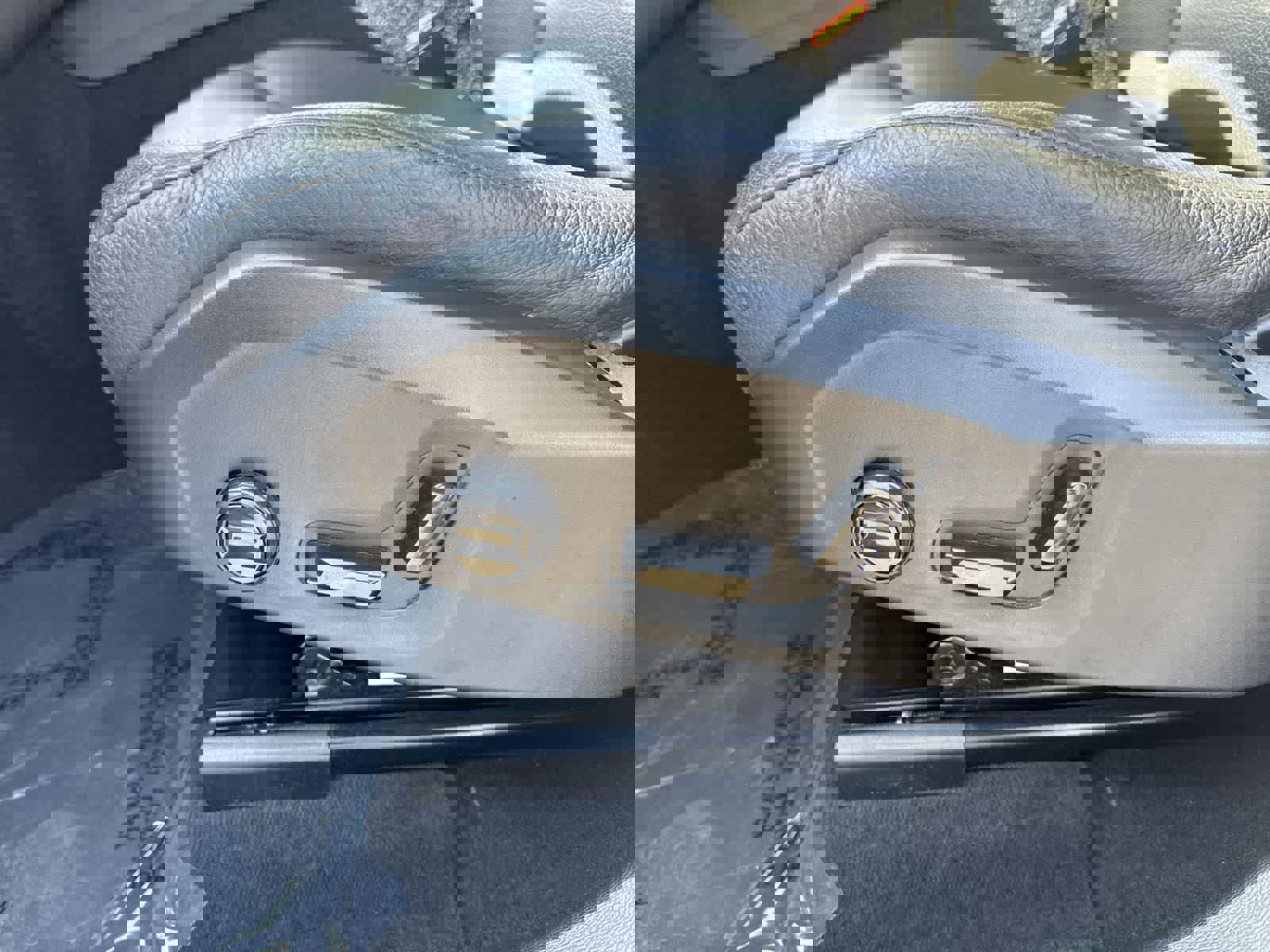 Used 2023 Volvo XC60 B5 Plus image 22