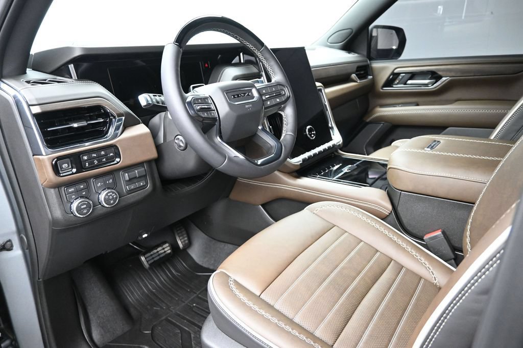 Used 2026 GMC Yukon Denali Ultimate w/ LPO, Floor Liner Package AWD/4WD image 10