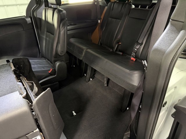 Used 2019 Dodge Grand Caravan GT image 12