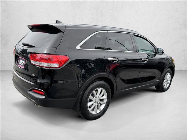 Used 2017 Kia Sorento LX w/ LX Convenience Package image 5