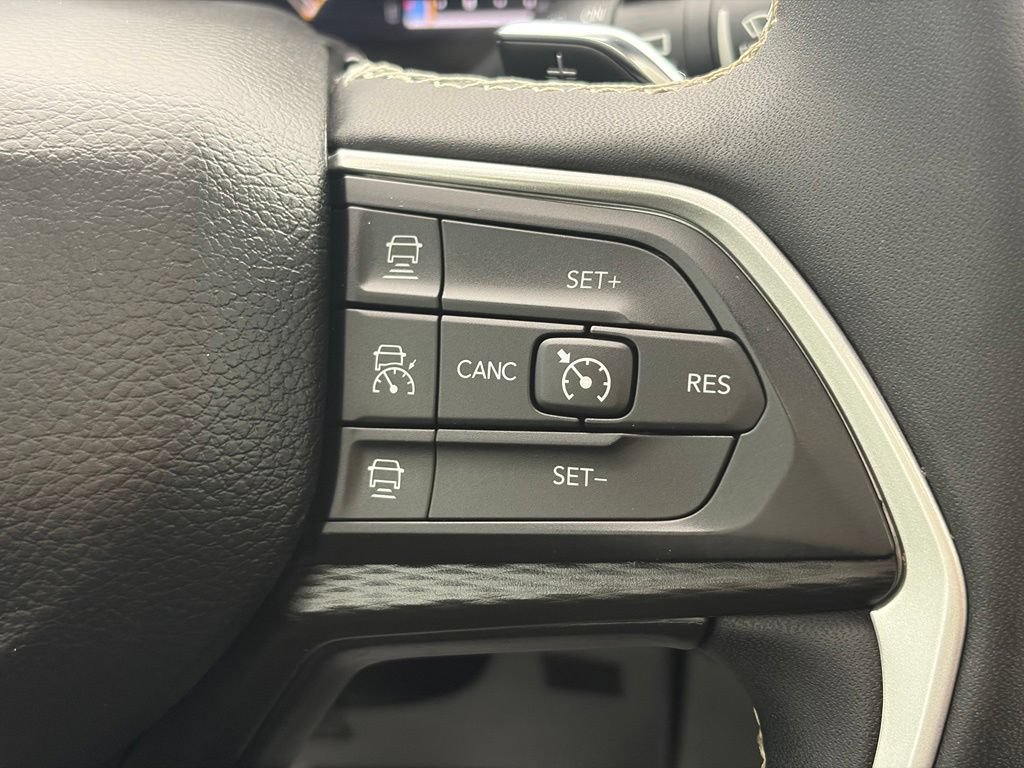 Used 2023 Jeep Grand Cherokee Altitude AWD/4WD image 26
