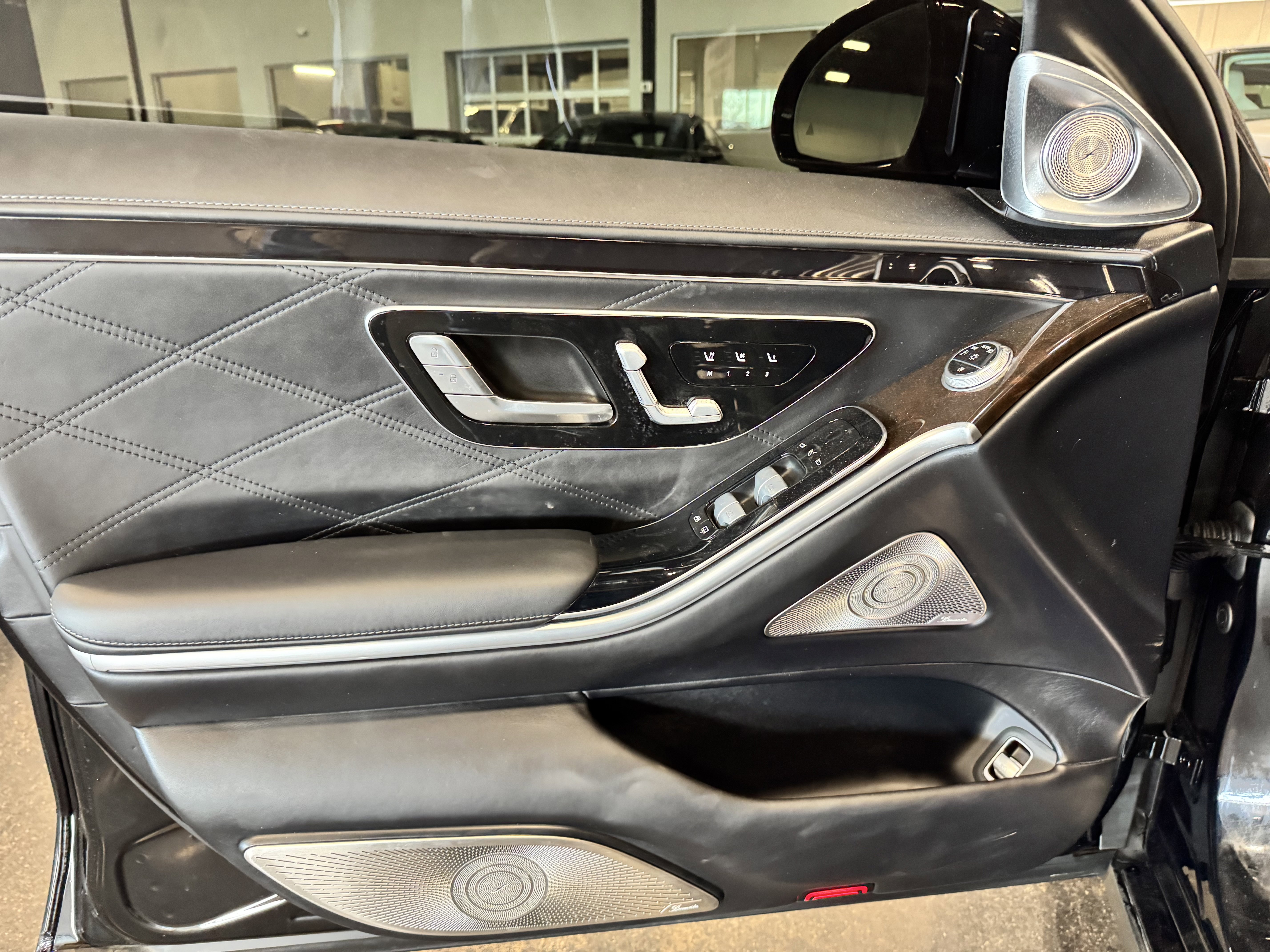 Used 2023 Mercedes-Benz Maybach S 680 Maybach S 680 w/ Manufaktur Leather Package image 31