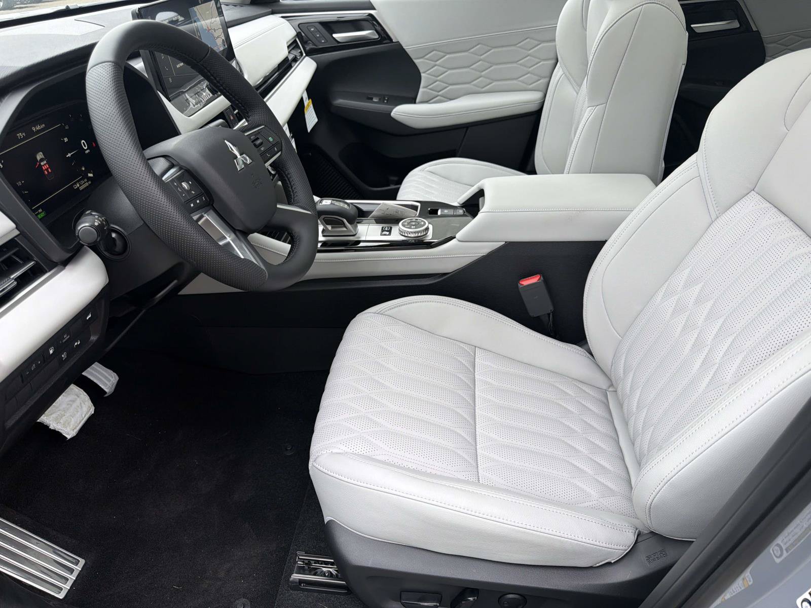 New 2026 Mitsubishi Outlander SEL AWD/4WD image 13