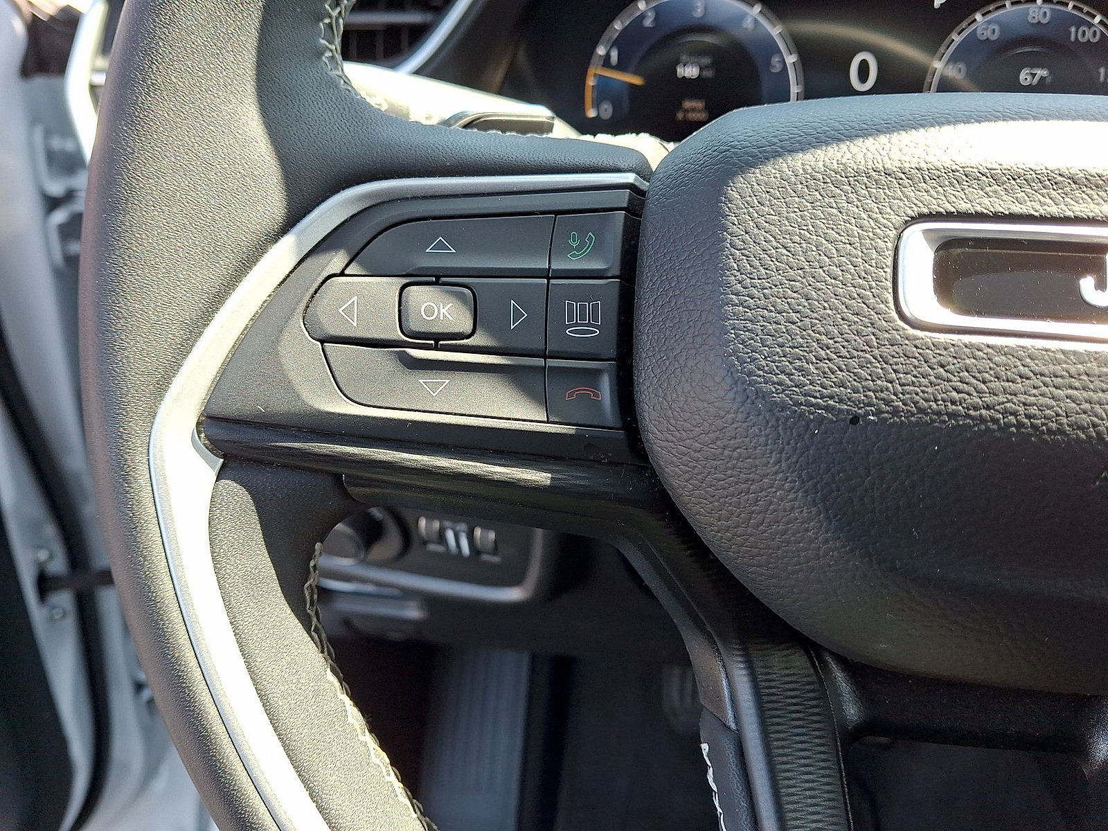Used 2023 Jeep Grand Cherokee L Laredo AWD/4WD image 17