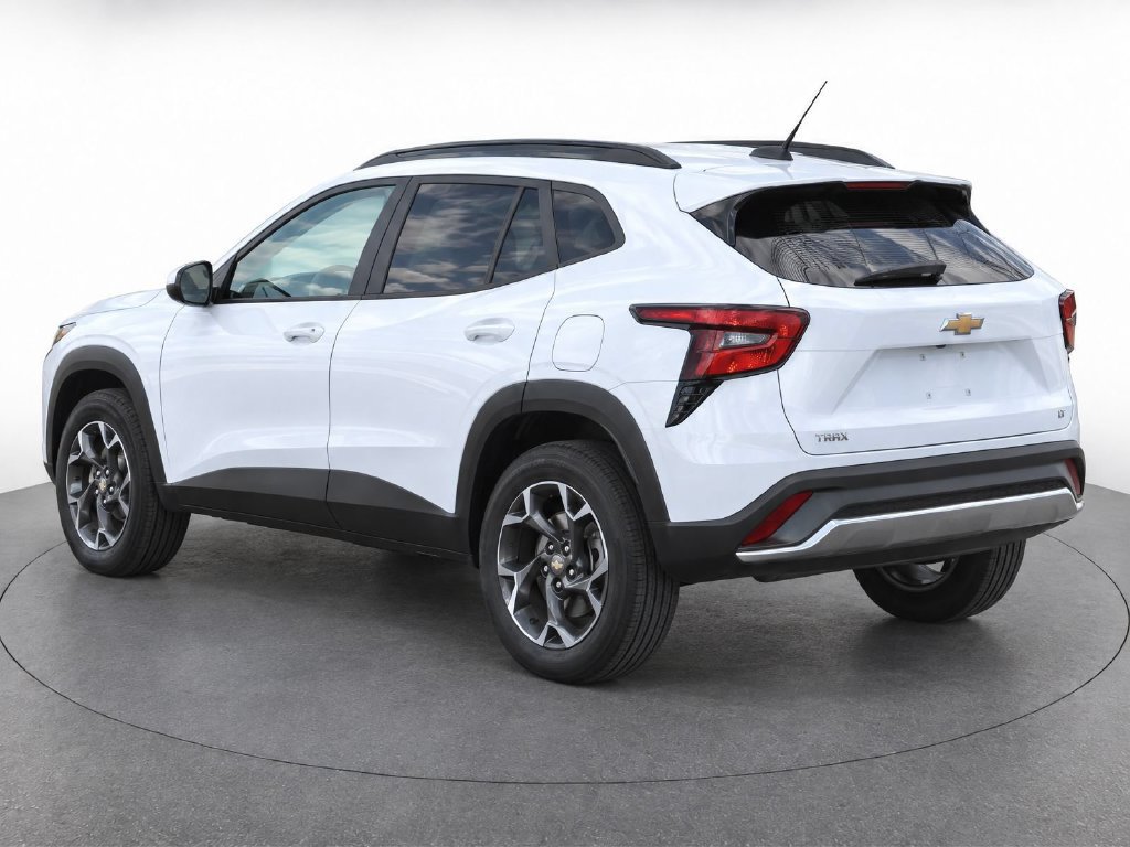 Used 2024 Chevrolet Trax LT FWD image 4
