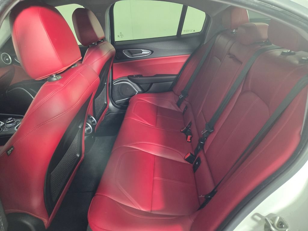Used 2020 Alfa Romeo Giulia RWD image 21
