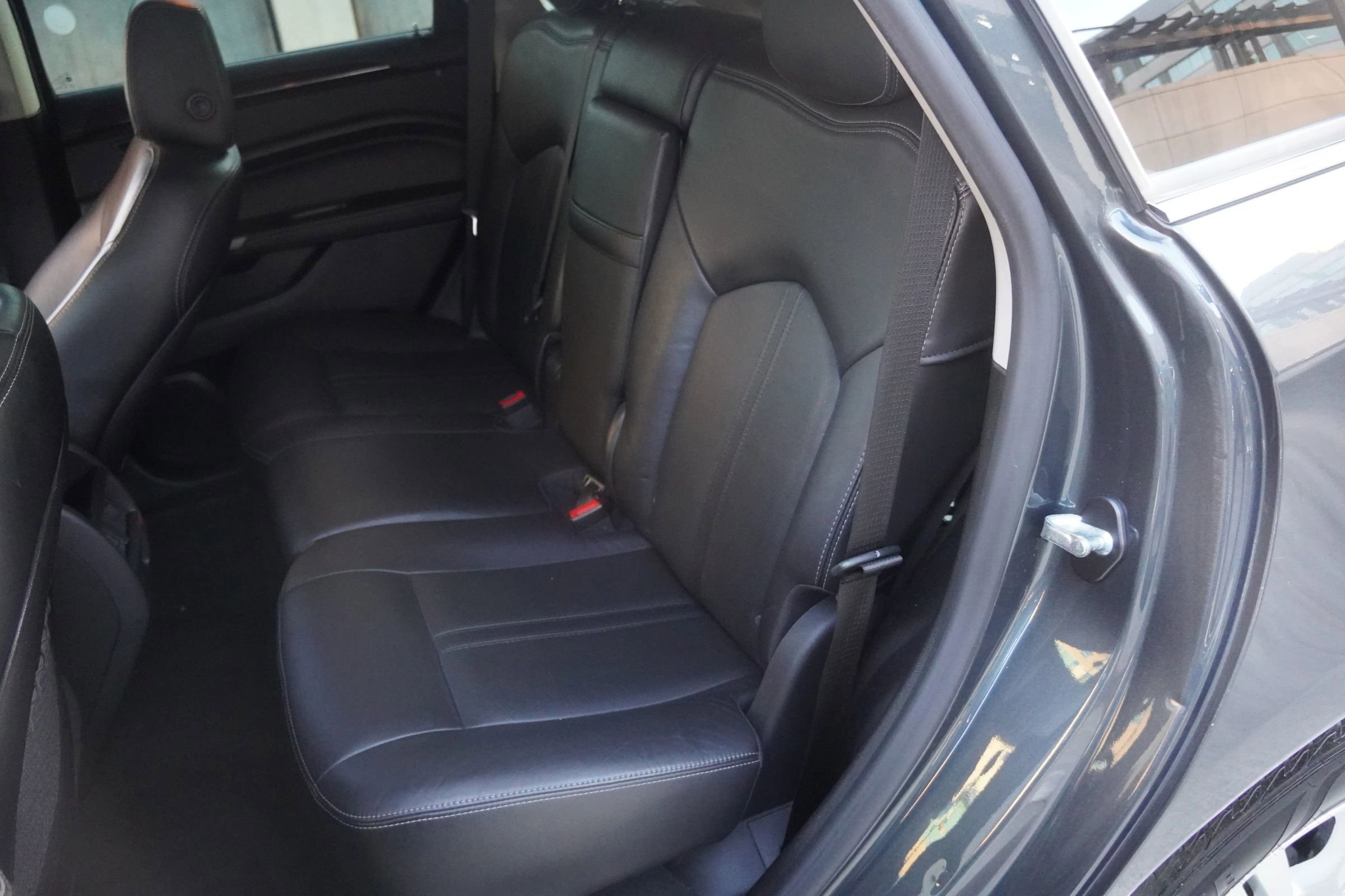 Used 2012 Cadillac SRX Luxury image 37
