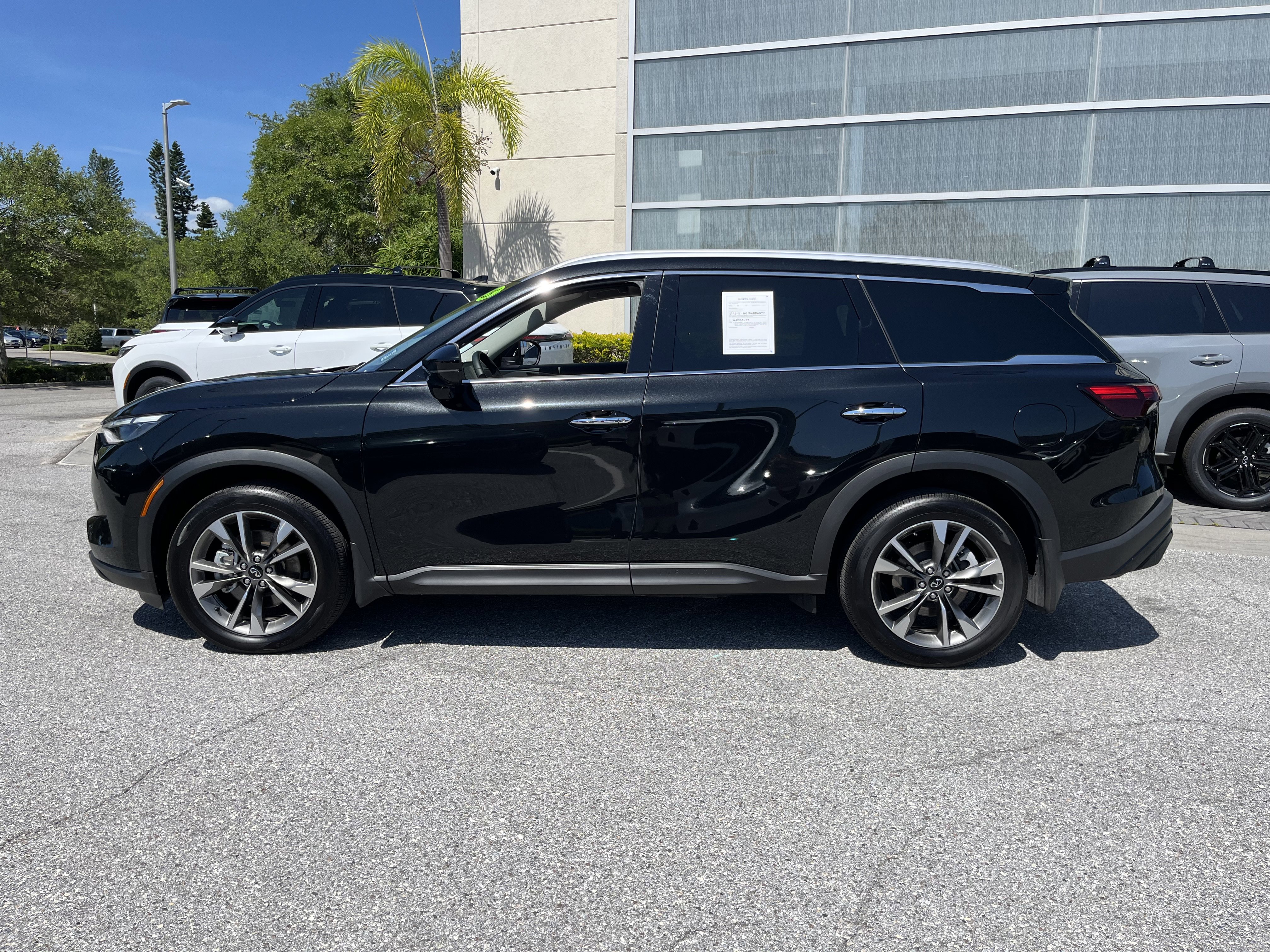 Certified 2025 INFINITI QX60 Luxe w/ Cargo Package AWD/4WD image 6