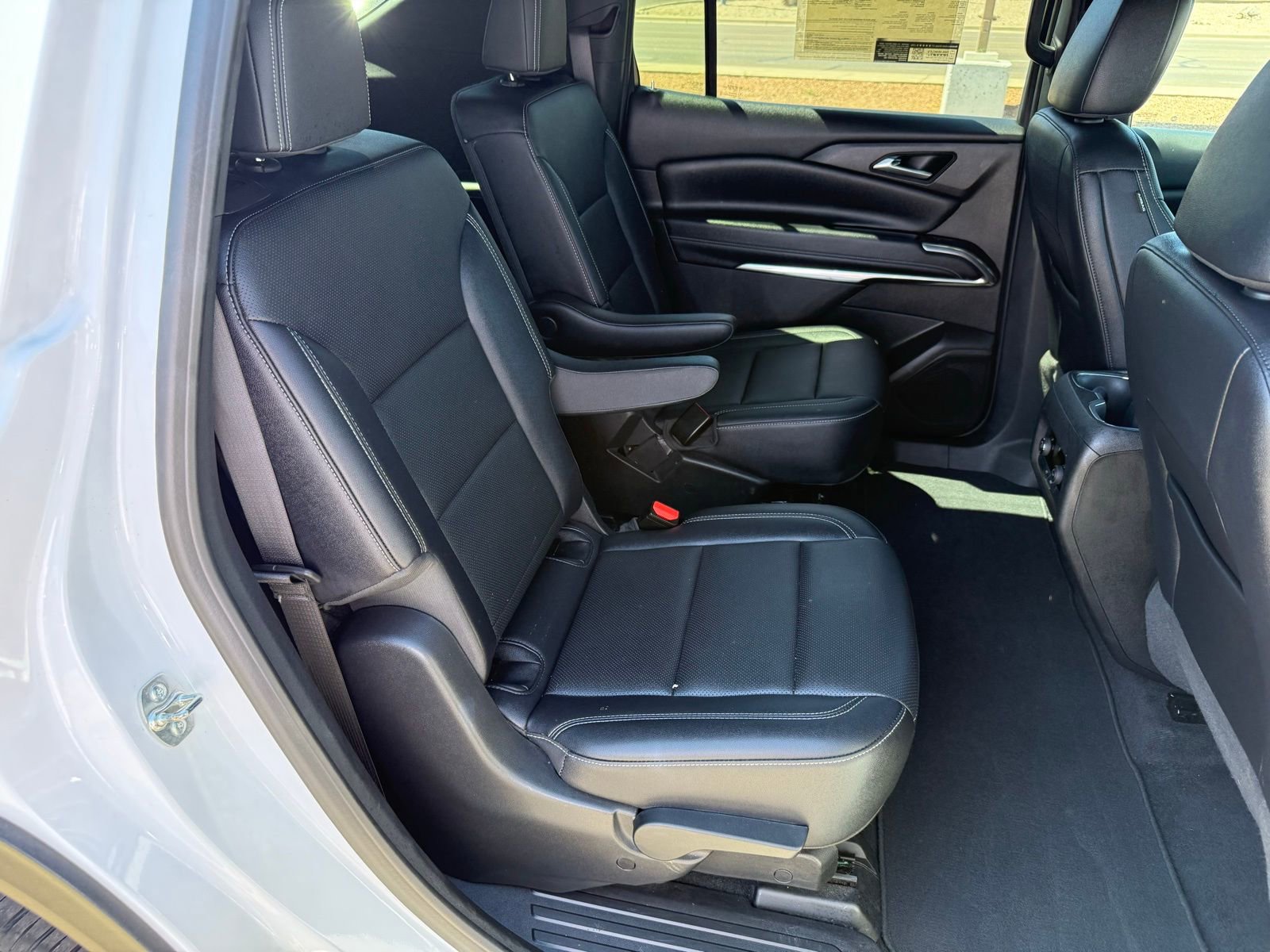 Used 2025 Chevrolet Traverse LT FWD image 35