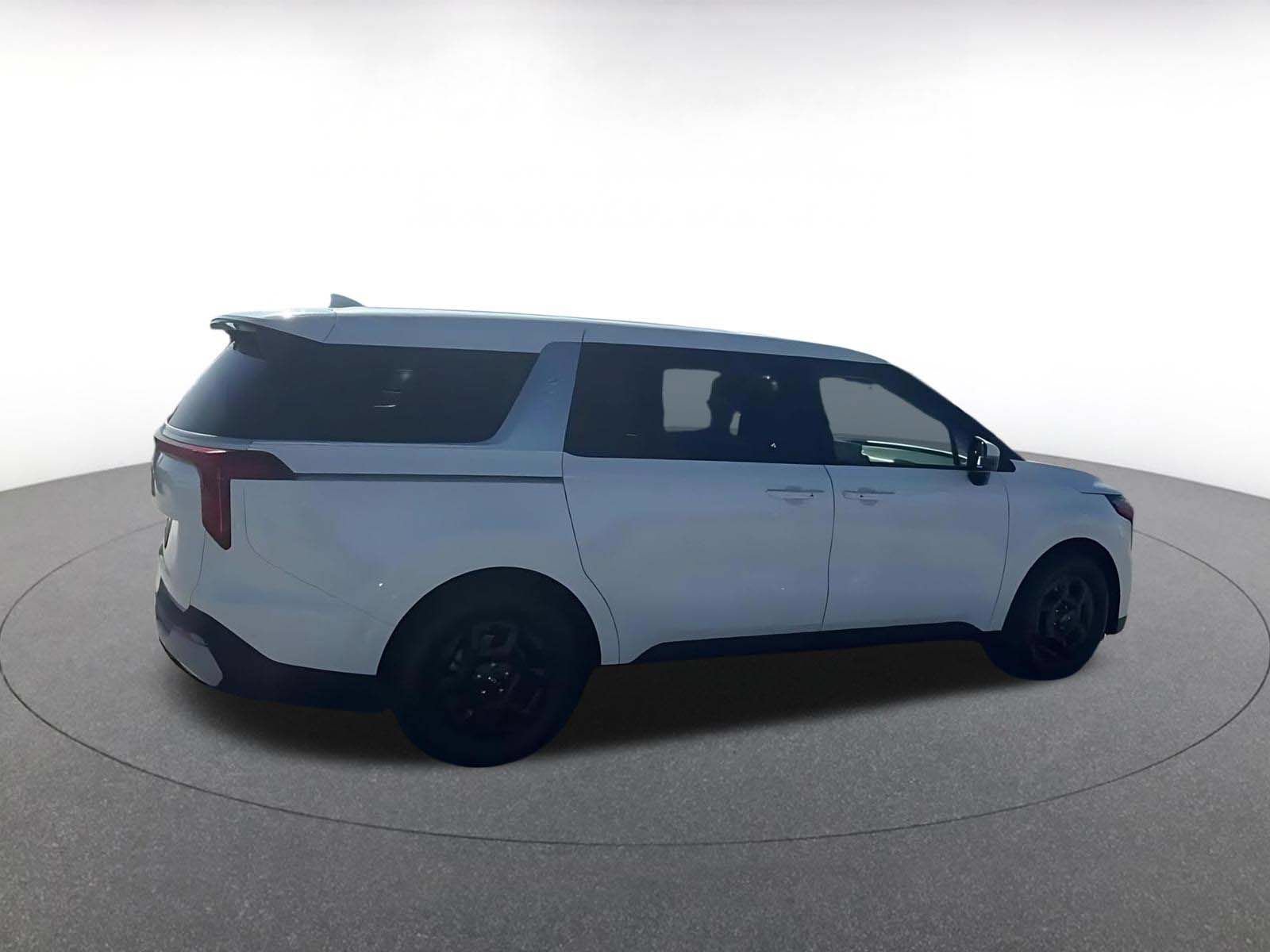 Used 2026 Kia Carnival FWD image 14
