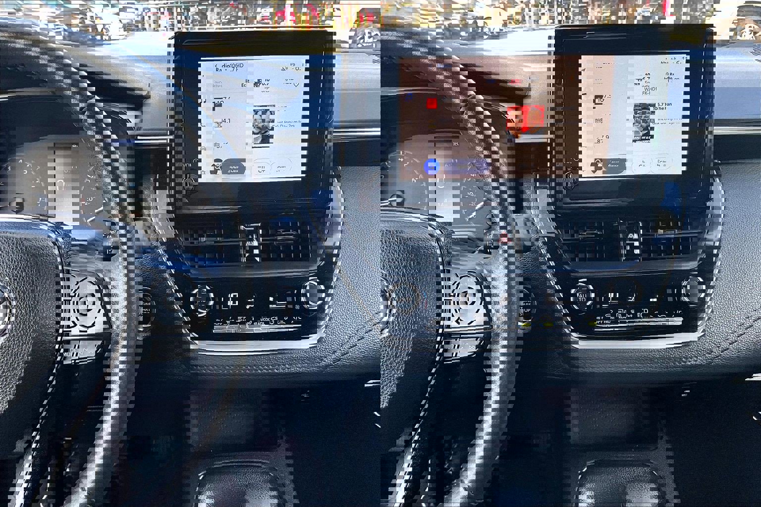 Used 2023 Toyota Corolla SE w/ SE Premium Package image 6