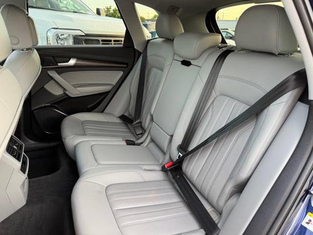 Used 2022 Audi Q5 2.0T Premium w/ Convenience Package AWD/4WD image 16