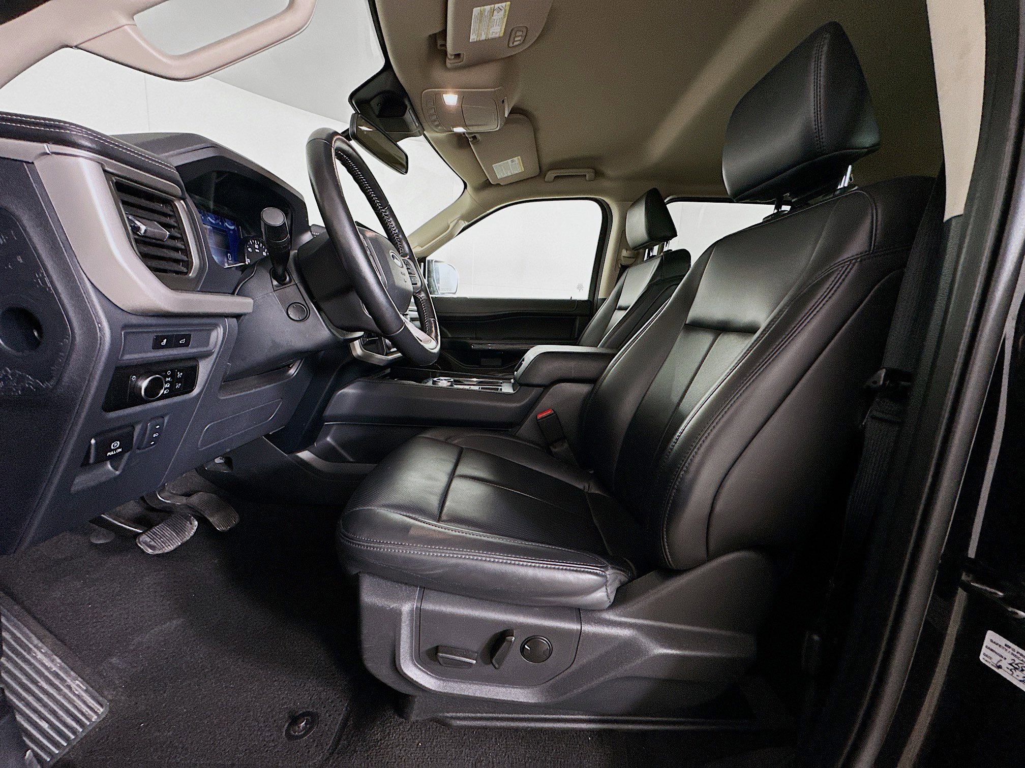 Used 2024 Ford Expedition XLT image 13