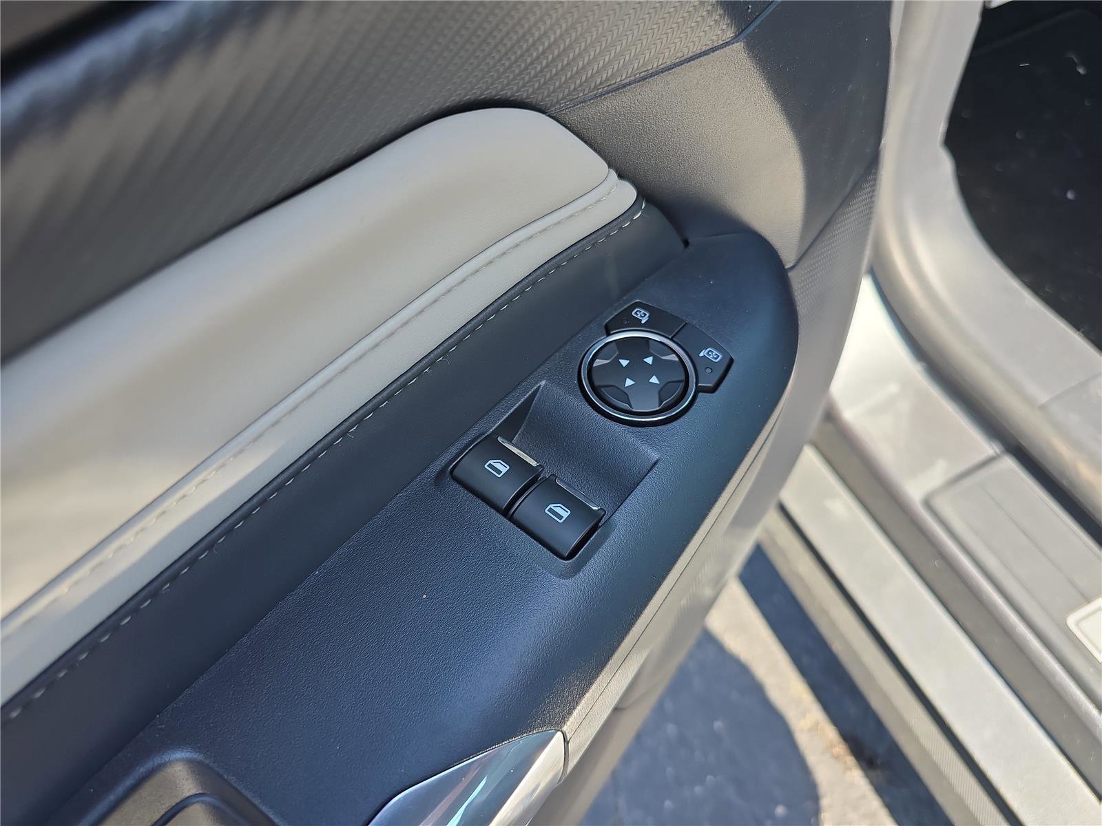 Used 2025 Ford Mustang GT Premium image 13