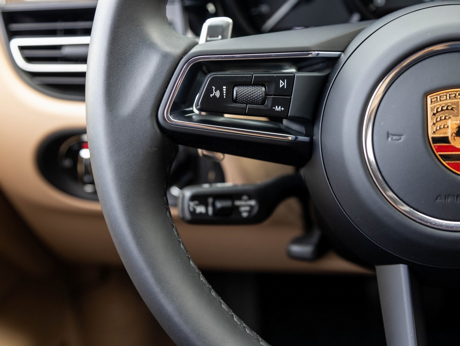 Used 2025 Porsche Macan image 15