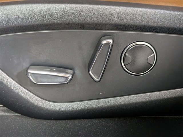 Used 2021 Lincoln Nautilus Reserve image 11