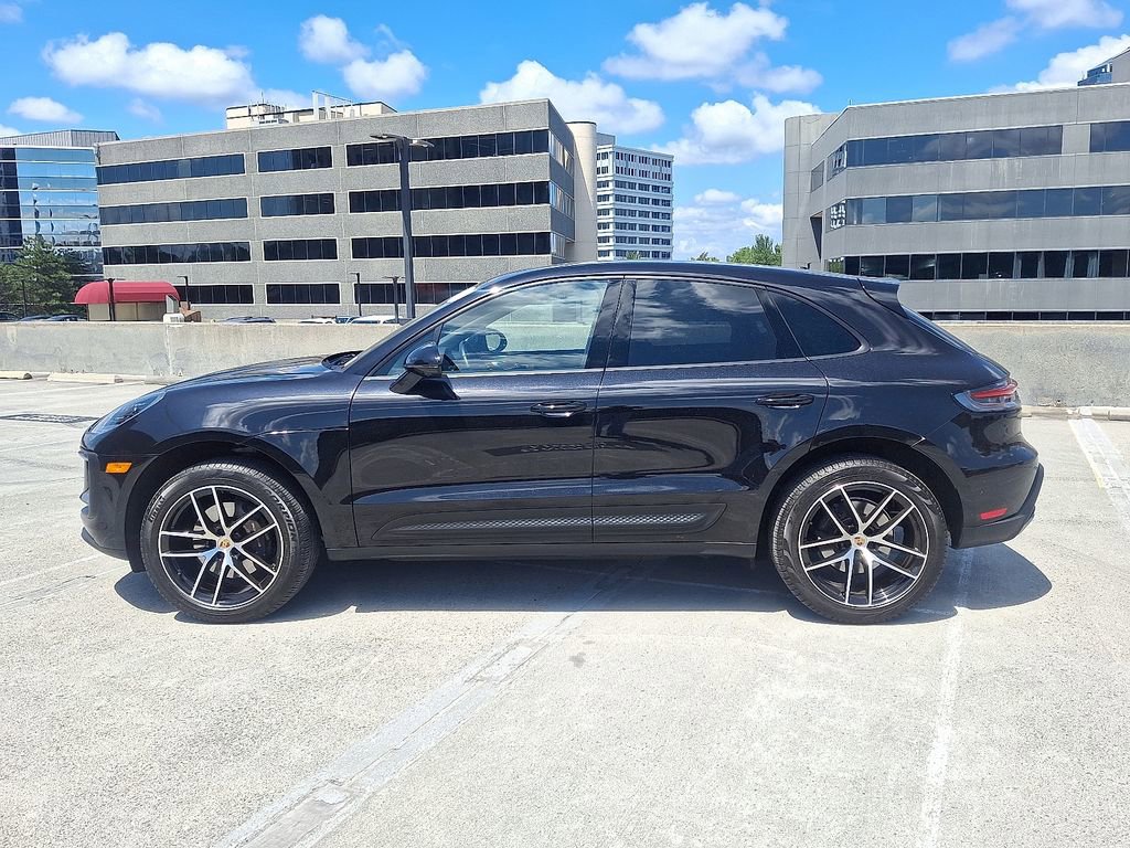 Certified 2024 Porsche Macan image 2