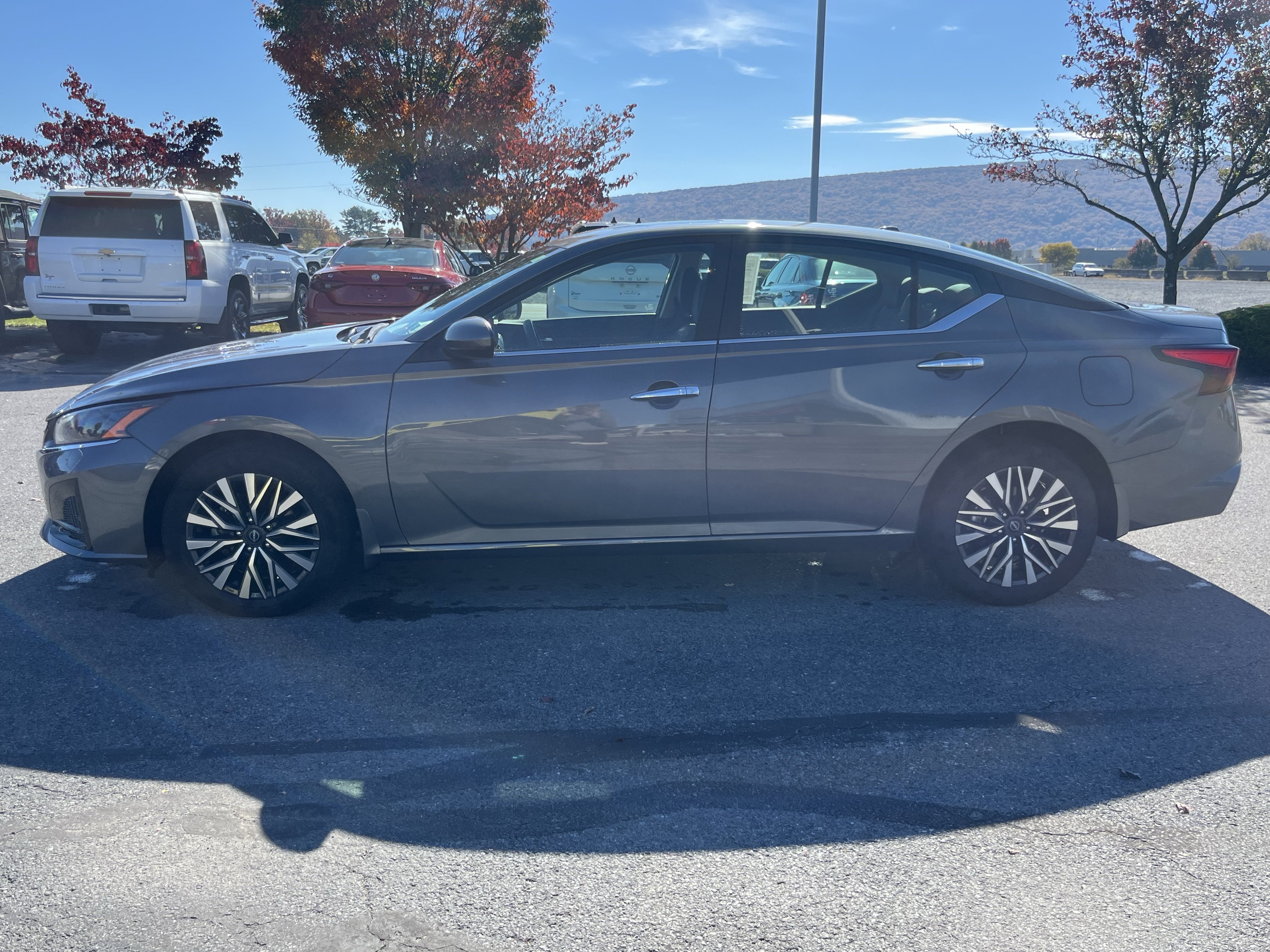 Used 2024 Nissan Altima 2.5 SV w/ SV Premium Package AWD/4WD image 12