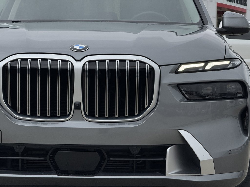 Used 2025 BMW X7 xDrive40i AWD/4WD image 8
