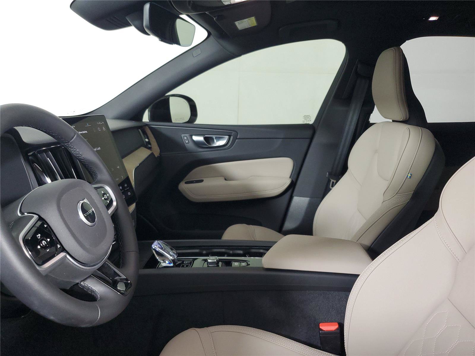 Certified 2026 Volvo XC60 B5 Plus w/ Protection Package Premier AWD/4WD image 22