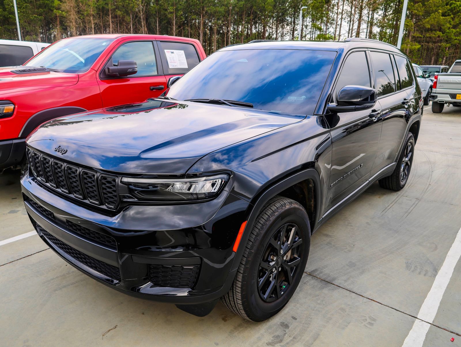 Used 2024 Jeep Grand Cherokee L Altitude image 1
