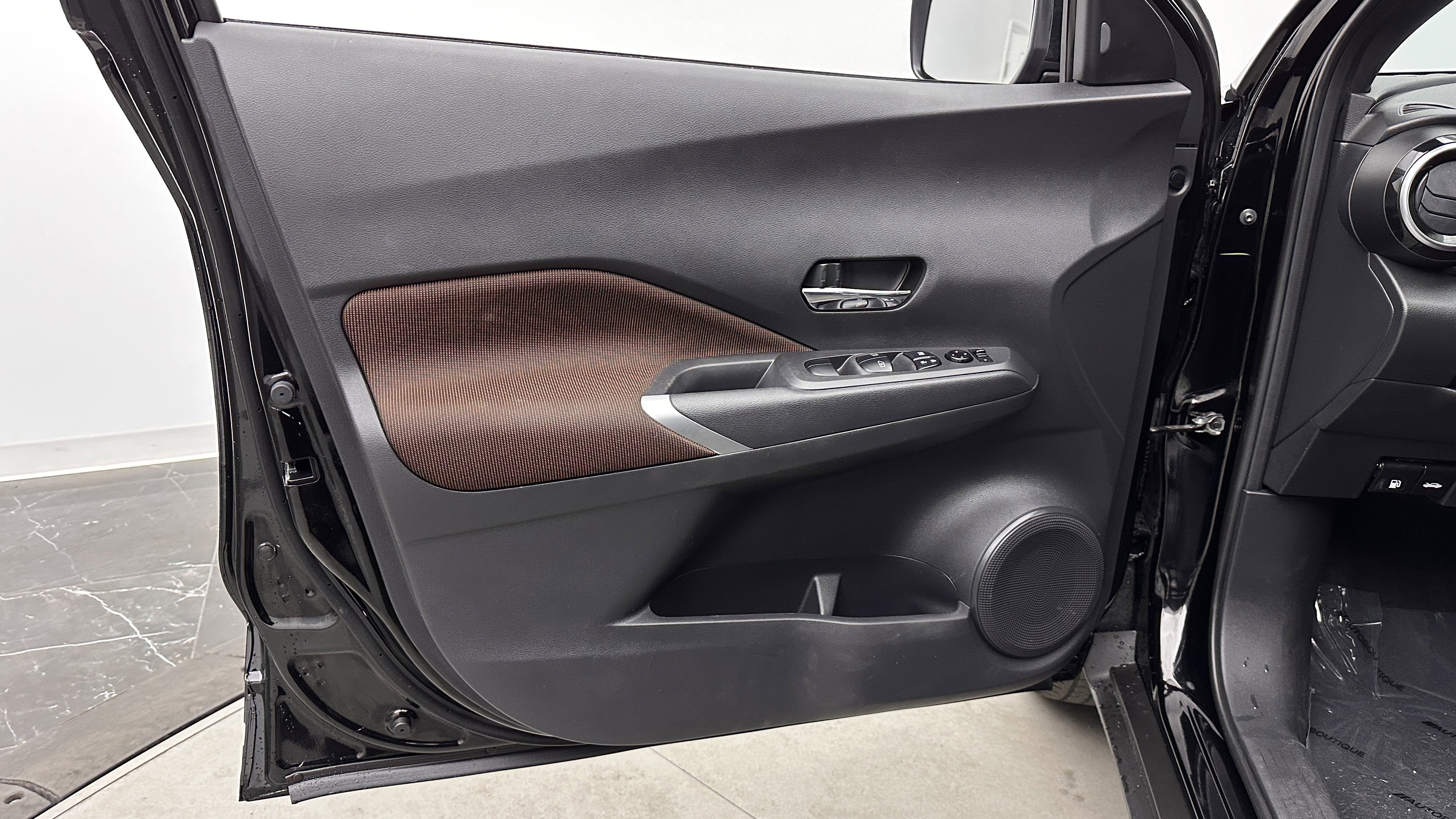 Used 2024 Nissan Kicks SR FWD image 10
