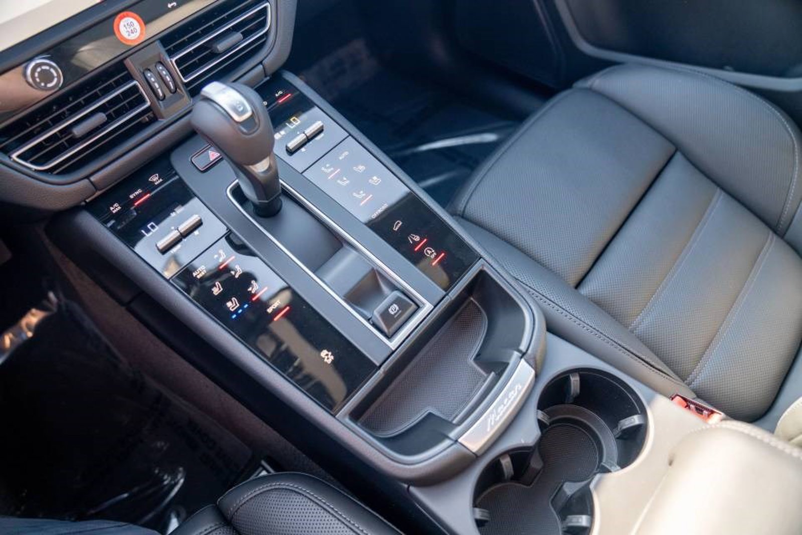 New 2026 Porsche Macan AWD/4WD image 20