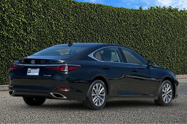 Used 2024 Lexus ES 350 w/ Accessory Package (Z2) FWD image 4