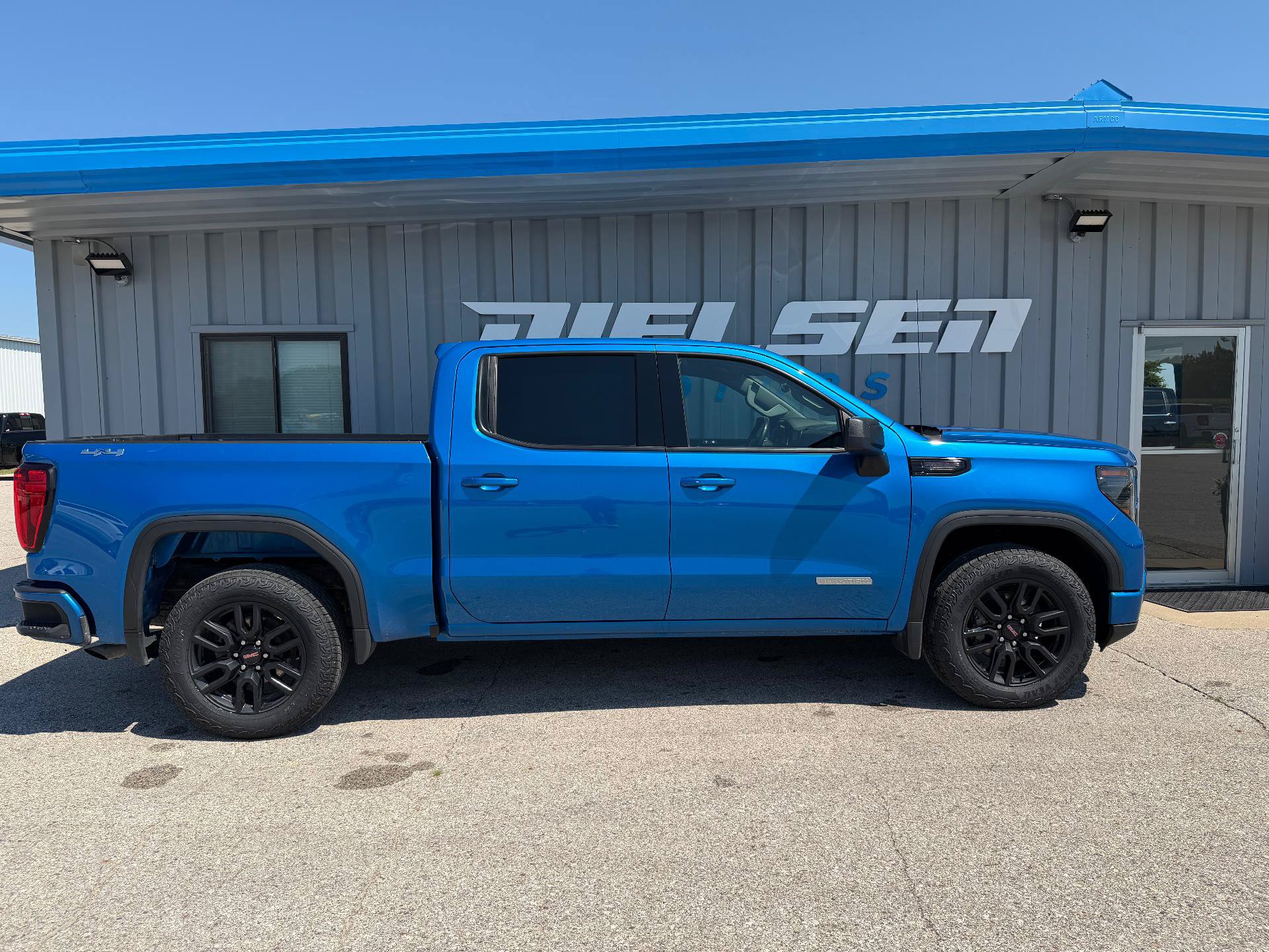 Used 2022 GMC Sierra 1500 Elevation AWD/4WD image 5