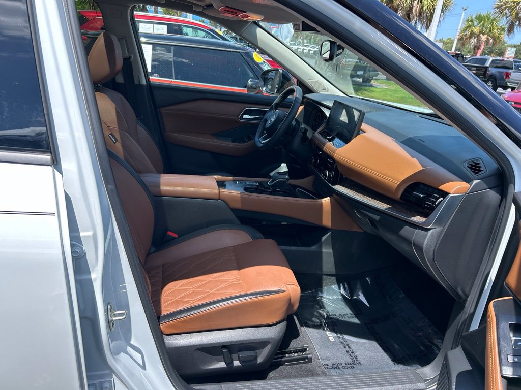 Certified 2024 Nissan Rogue Platinum FWD image 42