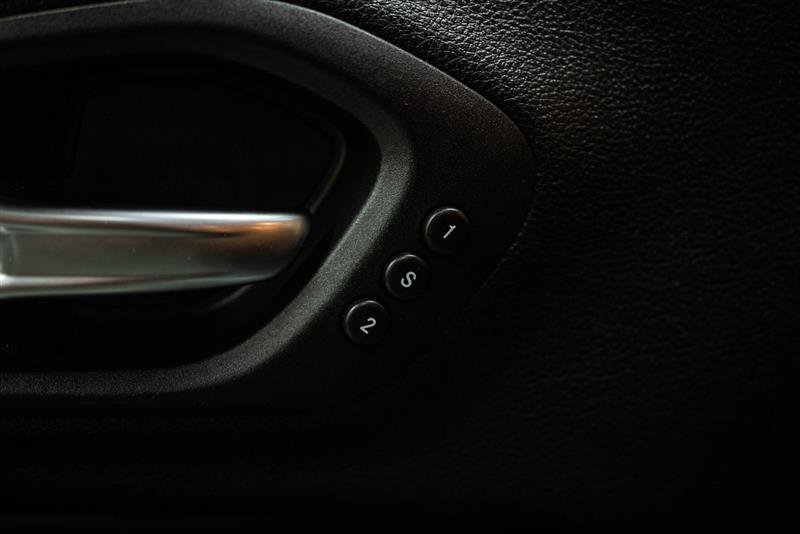 Used 2017 Jeep Cherokee Trailhawk image 15