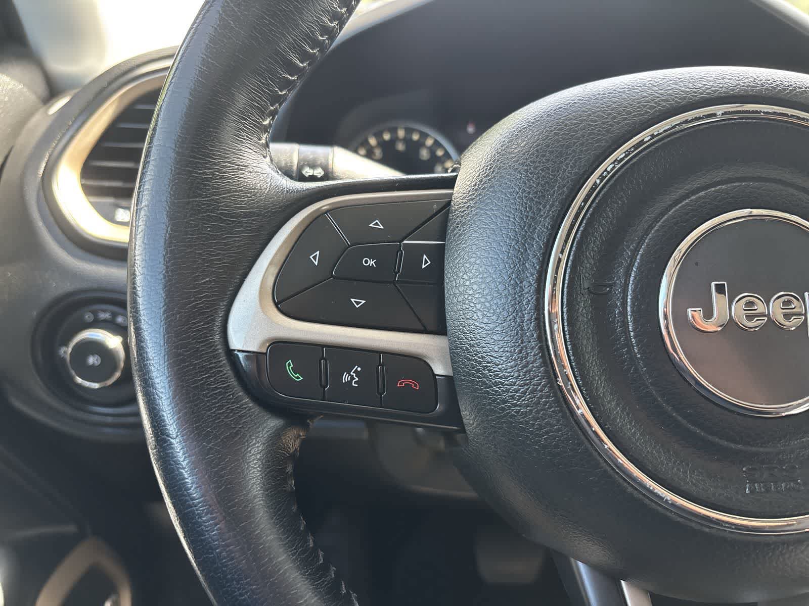 Used 2017 Jeep Renegade Trailhawk AWD/4WD image 10