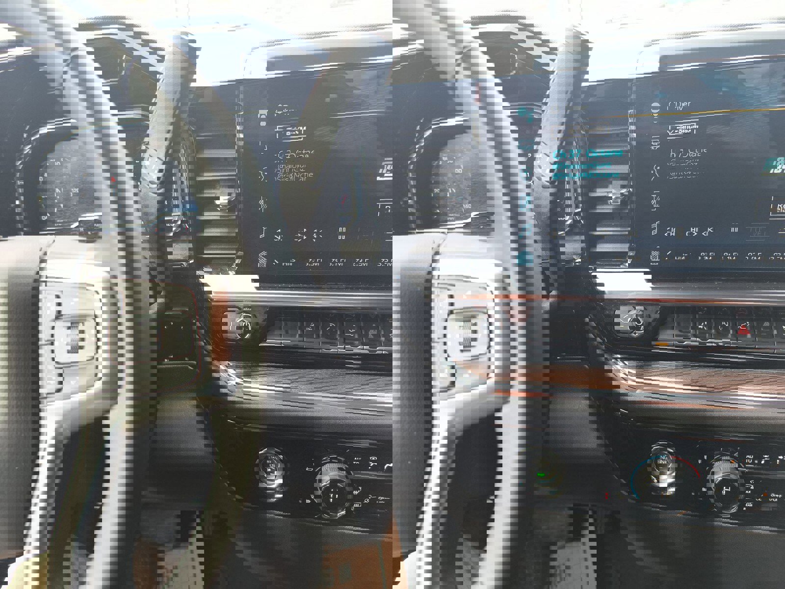 Used 2023 Chevrolet Silverado 1500 LT image 14