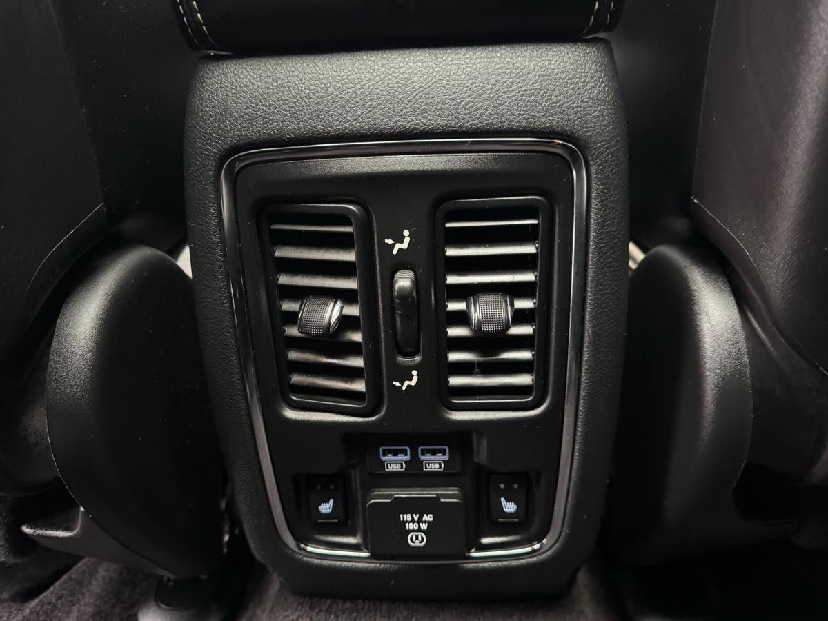 Used 2015 Jeep Grand Cherokee SRT w/ Luxury Group II AWD/4WD image 46