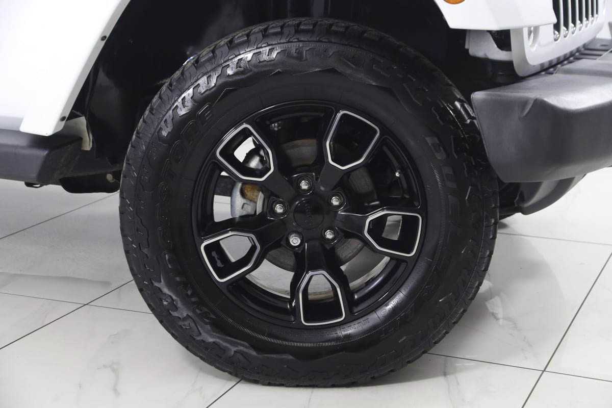 Used 2017 Jeep Wrangler Unlimited Sahara AWD/4WD image 13