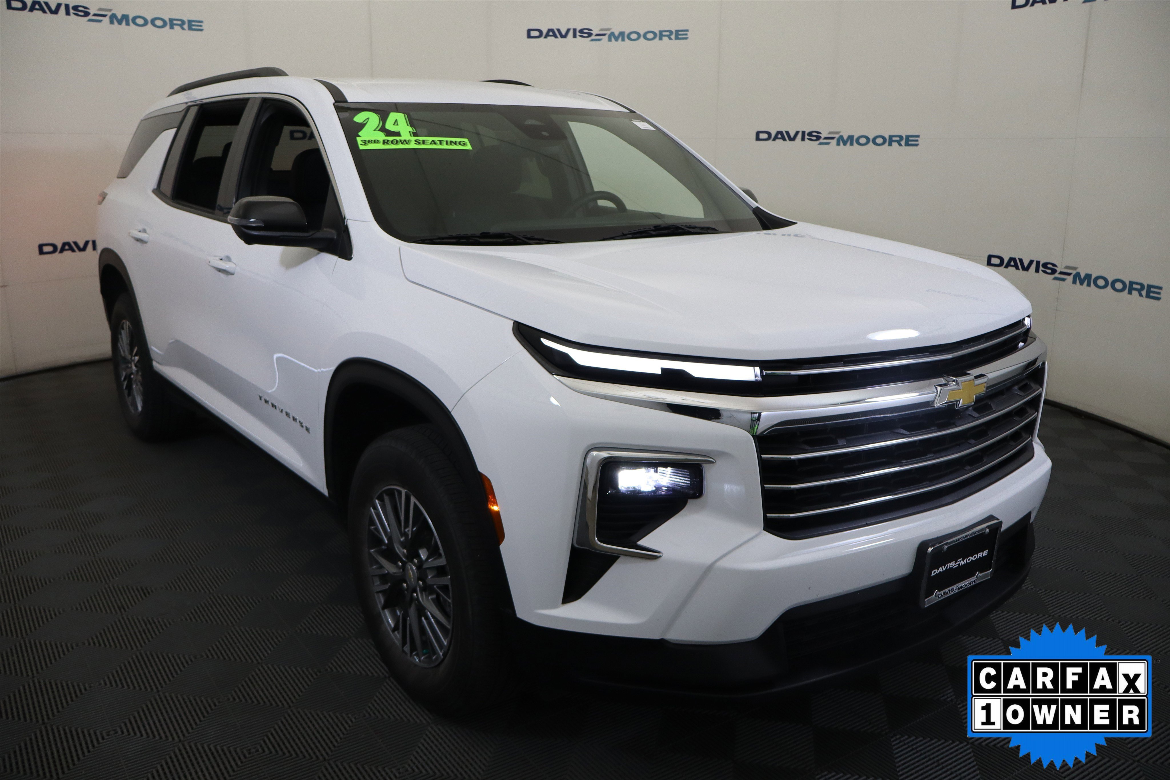 Used 2024 Chevrolet Traverse LT FWD image 3