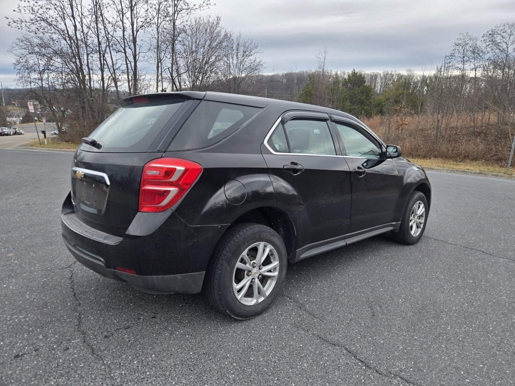 Used 2017 Chevrolet Equinox LS image 2