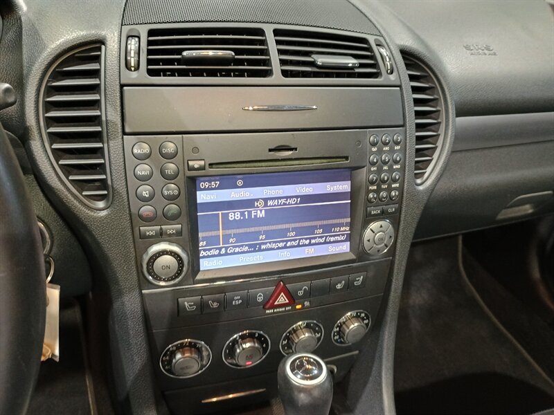 Used 2011 Mercedes-Benz SLK 300 image 30
